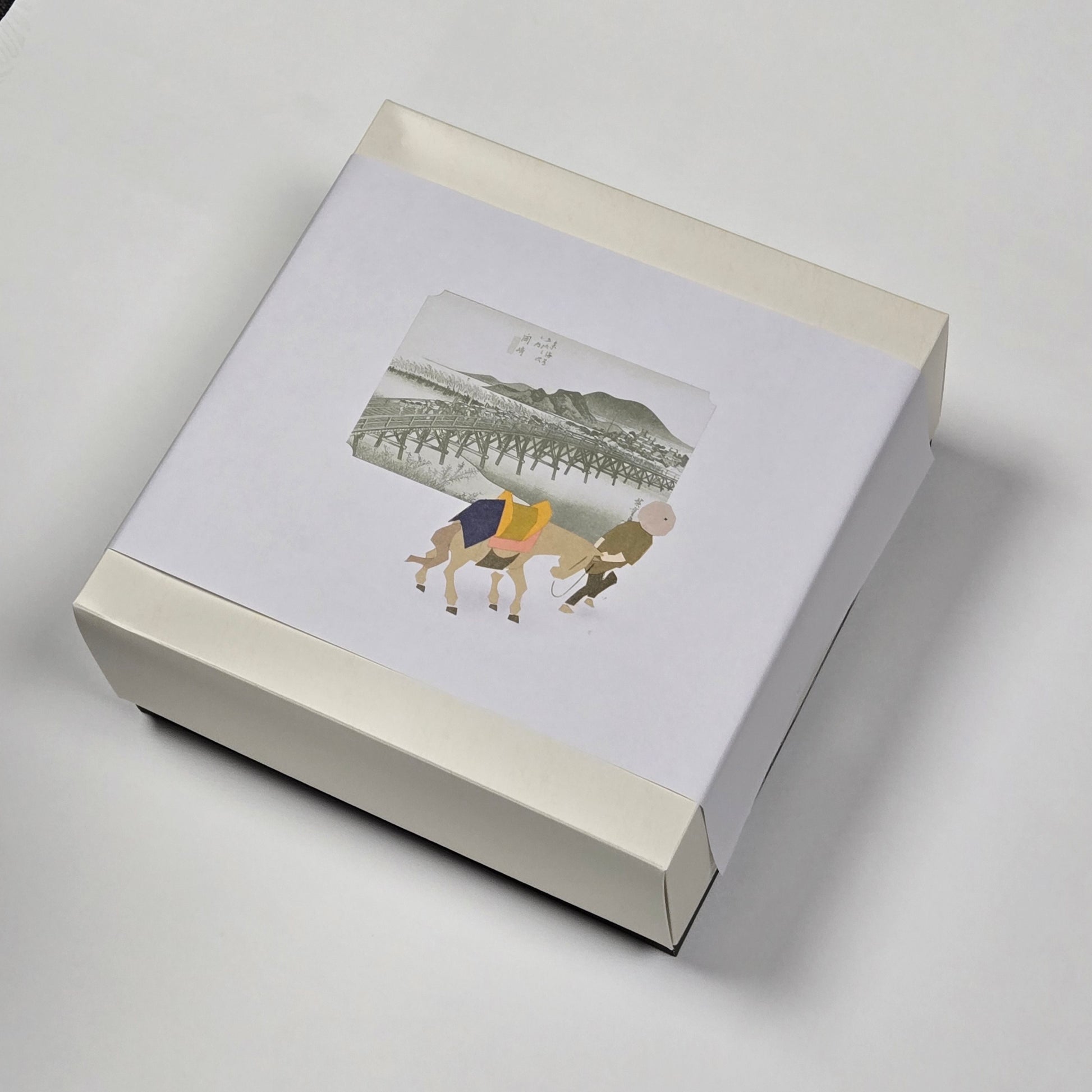 {{16個入}}{{八丁8個・蜂蜜レモン8個(2段)}}{{16個入(2段)}}