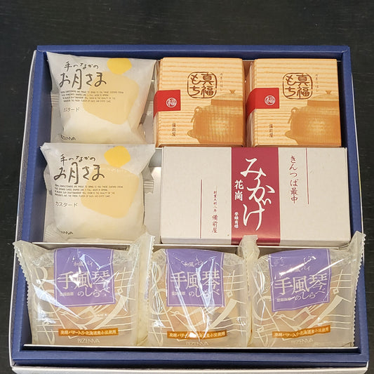 「みかげ」と「真福もち」と「お月さま」と「手風琴」の詰め合わせ